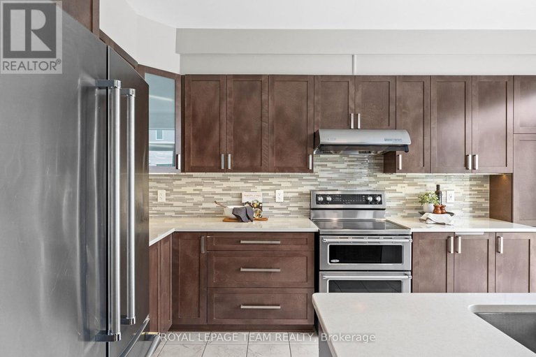 28459727/24-knockaderry-crescent/half-moon-bay/ottawa/ontario/K2J6H2_22