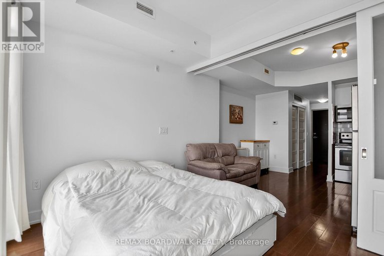 29379158/416-2785-baseline-road/redwood-park/ottawa/ontario/K2H0B7_13