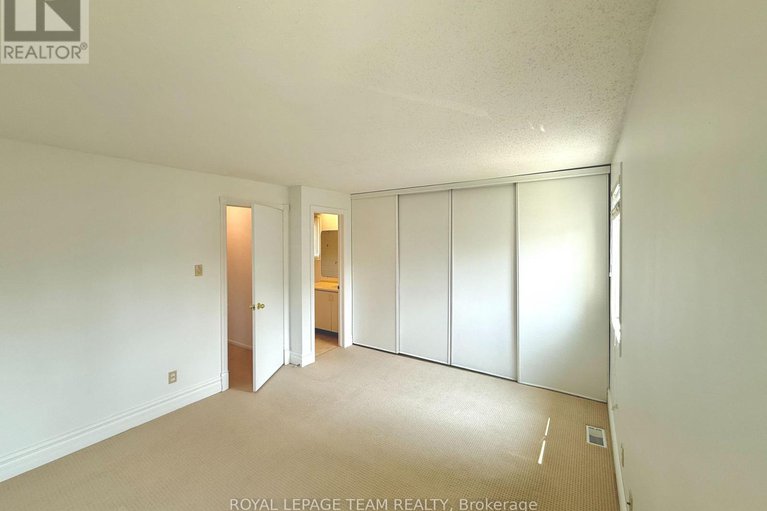 28744295/a-14-castlebrook-lane/centrepointe/ottawa/ontario/K2G5G4_22