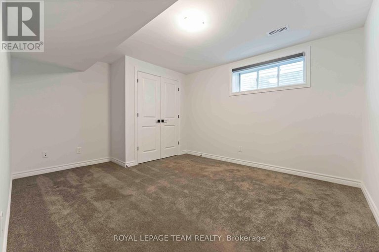 28647828/1010-brian-good-avenue/riverside-southgloucester-glen/ottawa/ontario/K4M0R3_47
