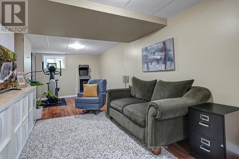 29639209/382-verdon-private/hunt-club-parkgreenboro/ottawa/ontario/K1T3A3_19