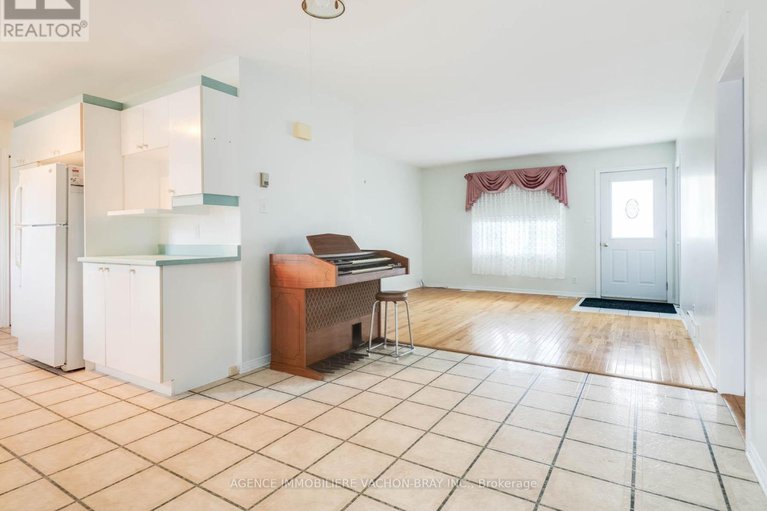 28708215/53-sandfield-avenue-n/alexandria/north-glengarry/ontario/K0C1A0_5