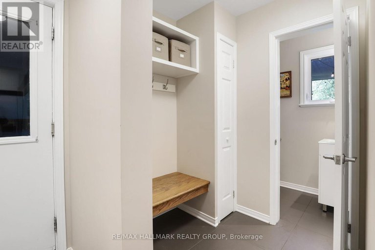 28938196/3062-upper-otterson-place/mooneys-bayrevelstoke/ottawa/ontario/K1V7B6_16