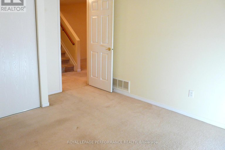 29224356/1172-foxborough-private/beaconwood/ottawa/ontario/K1J1E2_30