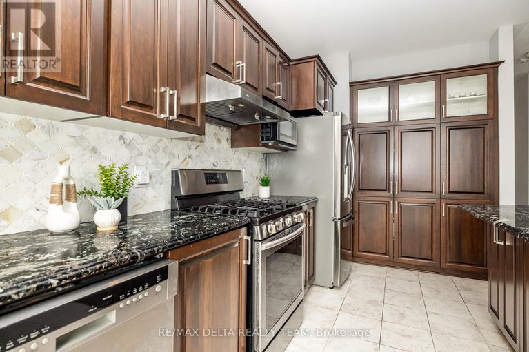 28750818/218-enclave-walk/mer-bleuebradley-estatesanderson-park/ottawa/ontario/K1W0J4_7