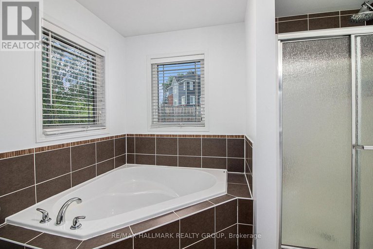 28598601/716-percifor-way/mer-bleuebradley-estatesanderson-park/ottawa/ontario/K1W0E4_16