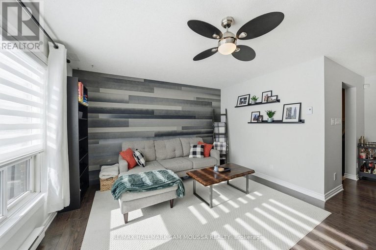 29571968/b-25-woodvale-green/craig-henrywoodvale/ottawa/ontario/K2G4H3_9