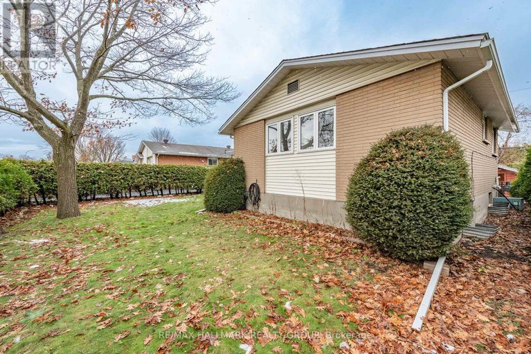 29113297/71-viewmount-drive/meadowlandscrestview/ottawa/ontario/K2G3B9_4