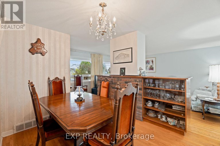 29114115/1233-meadowlands-drive-e/city-viewskylinefisher-heightsparkwood-hills/ottawa/ontario/K2E6K2_15