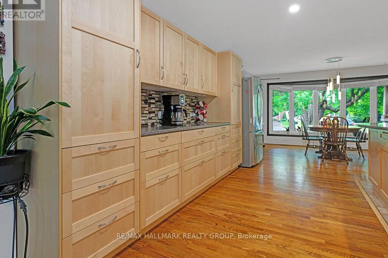 28460164/31-hilliard-avenue/city-viewskylinefisher-heightsparkwood-hills/ottawa/ontario/K2E6B9_20