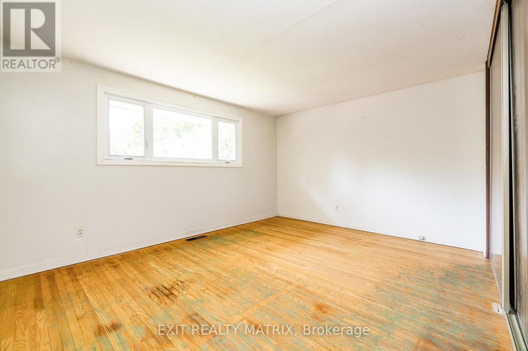 28932484/8-brian-crescent/bruce-farmgraham-parkqualicumbellands/ottawa/ontario/K2H6X3_19