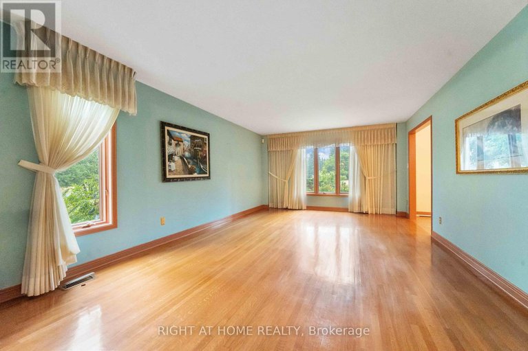 28765727/2-muirfield-gardens/cedar-hillorchard-estates/ottawa/ontario/K2R1B8_18