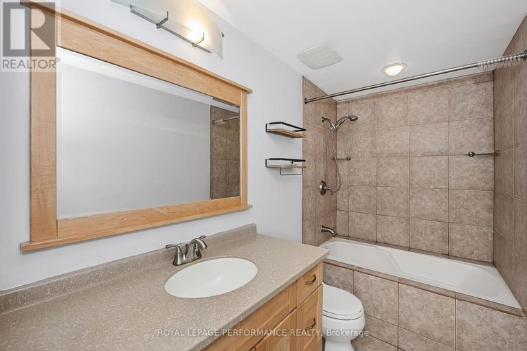 28997579/84-1317-marigold-crescent/pineview/ottawa/ontario/K1B5E7_22