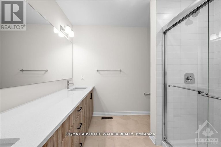 28242948/702-du-rivage-street/town-of-rockland/clarence-rockland/ontario/K4K0K1_20