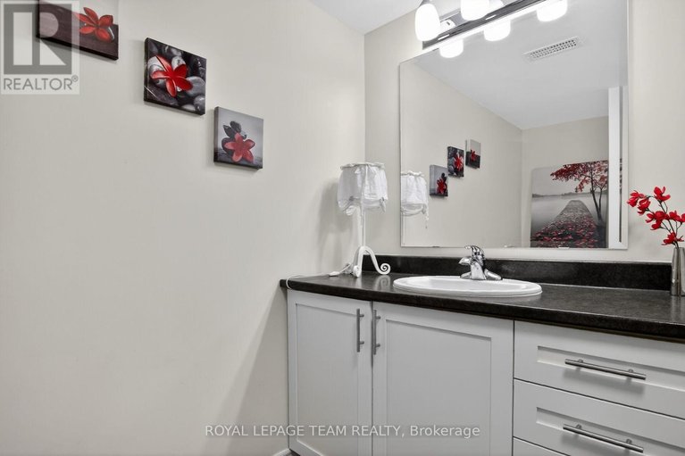 29588178/130a-lindenshade-drive/strandherd/ottawa/ontario/K2J5R5_24