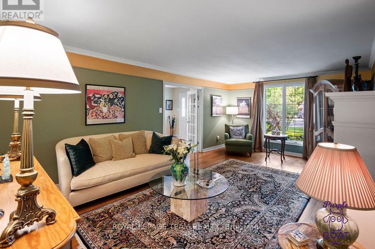 28136010/5-erinlea-court/pineglencountry-place/ottawa/ontario/K2E7C8_8