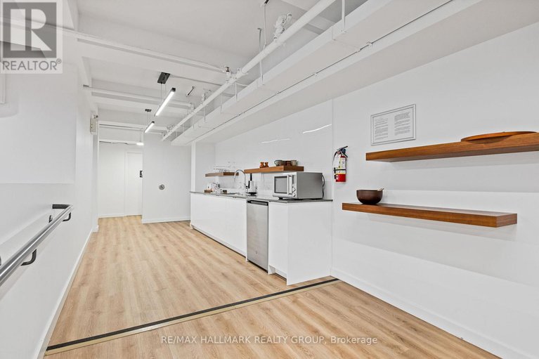 29444670/207-135-barrette-street/vanier/ottawa/ontario/K1L7Z9_75