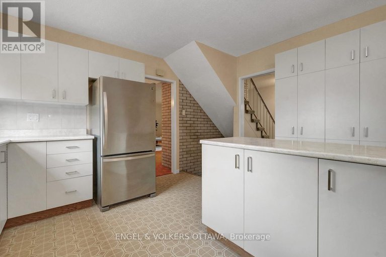 28836979/29-qualicum-street/bruce-farmgraham-parkqualicumbellands/ottawa/ontario/K2H7H1_22