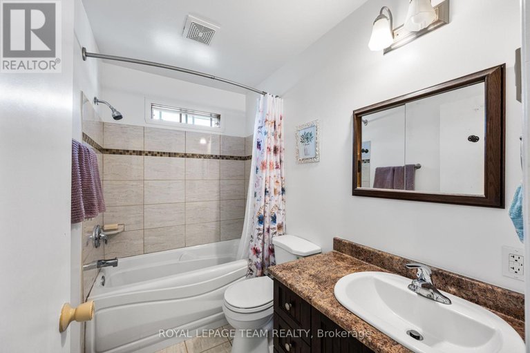28647081/4-dowdall-crescent/fringewood/ottawa/ontario/K2S1V1_20