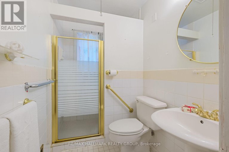 28492513/151-fanshaw-avenue/applewood-acres/ottawa/ontario/K1H6C8_18