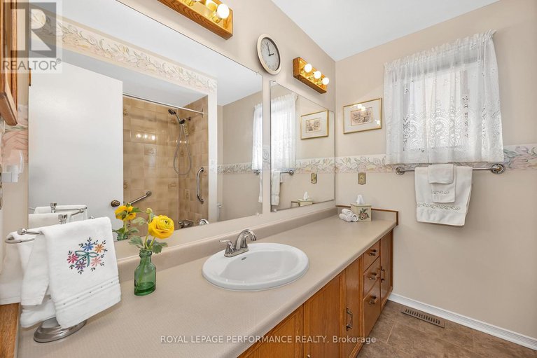 29340777/1764-tache-way/fallingbrookpineridge/ottawa/ontario/K4A2S6_21