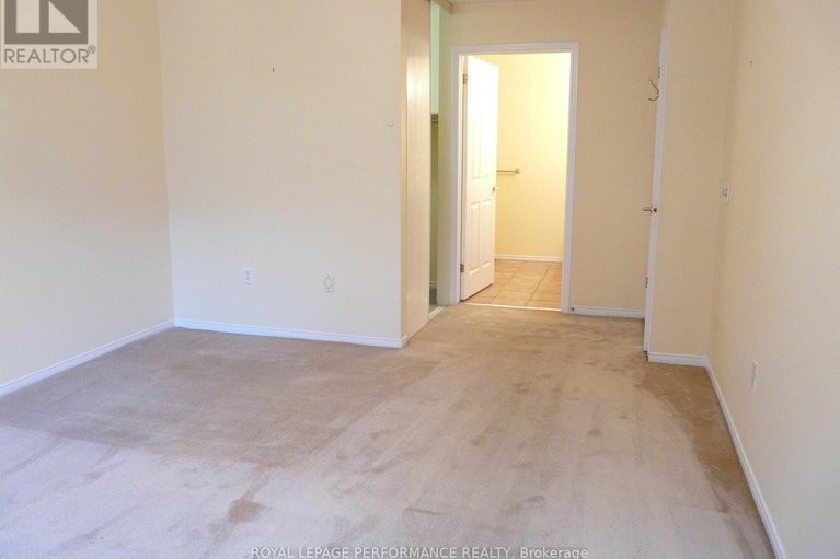 29224356/1172-foxborough-private/beaconwood/ottawa/ontario/K1J1E2_21