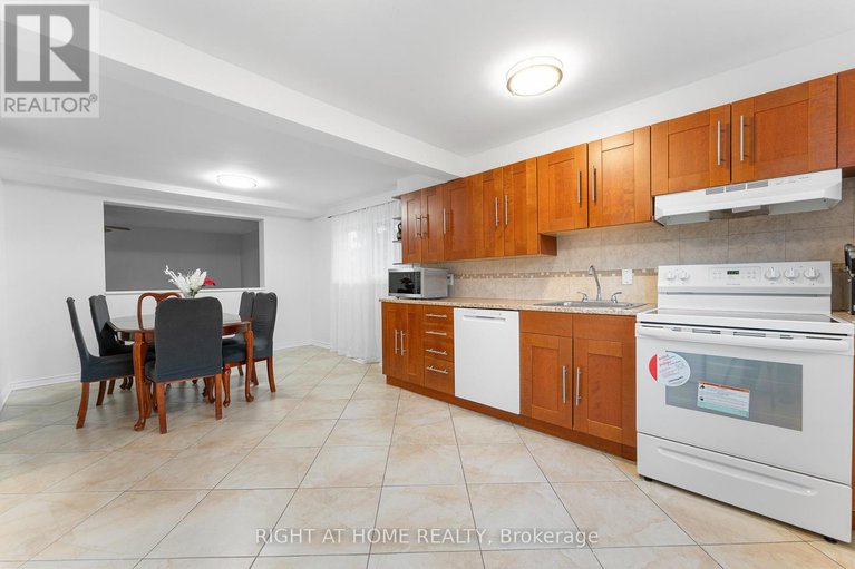 29056028/32-2296-orient-park-drive/blackburn-hamlet-south/ottawa/ontario/K1B4N6_13