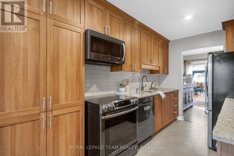 29608683/8-gowrie-drive/glencairnhazeldean/ottawa/ontario/K2L2S4_13