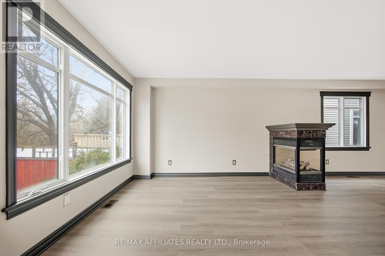 29125287/137-hearst-way/katimavik/ottawa/ontario/K2L4G5_12