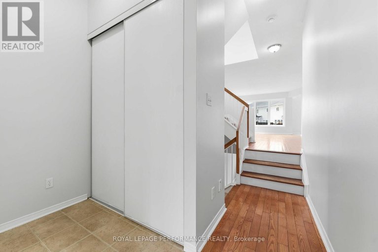 29613573/640-louis-toscano-drive-w/avalon-east/ottawa/ontario/K4A0B3_4