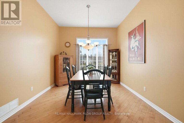 29249194/1147-fieldown-street/cumberland-ridge/ottawa/ontario/K4C1R7_9