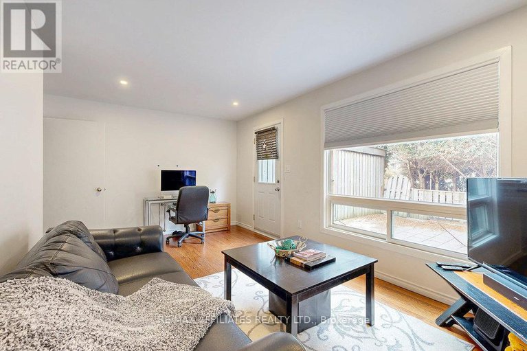 28551721/41-41-bering-court/katimavik/ottawa/ontario/K2L2B8_11