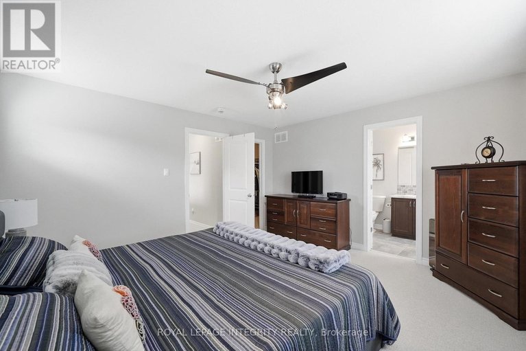 29671638/208-mountain-sorrel-way/avalon-west/ottawa/ontario/K4A1H2_19