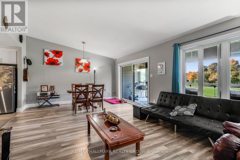 28931407/285-306-masters-lane/town-of-rockland/clarence-rockland/ontario/K4K0L3_15