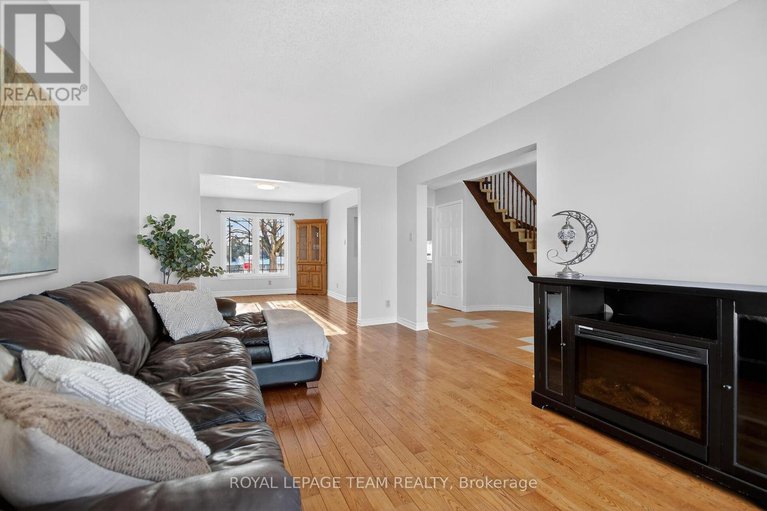 29430721/1604-proulx-drive/fallingbrookpineridge/ottawa/ontario/K4A1T5_8