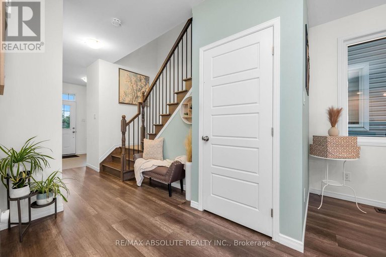 28578833/302-haliburton-heights/emerald-meadowstrailwest/ottawa/ontario/K2S1S3_5