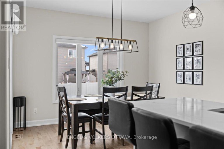 29402076/624-geneva-crescent/embrun/russell/ontario/K0A1W0_16