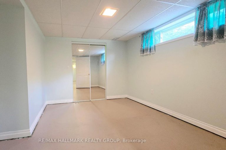 28842722/38-hadley-circle/bells-corners/ottawa/ontario/K2H6N9_26
