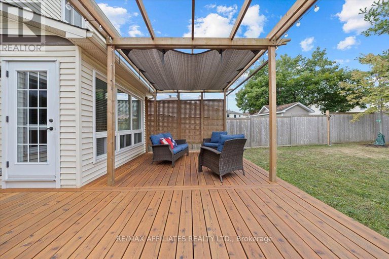 28985546/605-falwyn-crescent/fallingbrookridgemount/ottawa/ontario/K4A2B4_38