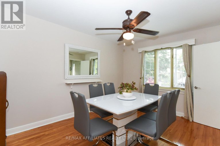 28929564/323-fullerton-avenue/overbrookcastle-heights/ottawa/ontario/K1K1K2_18