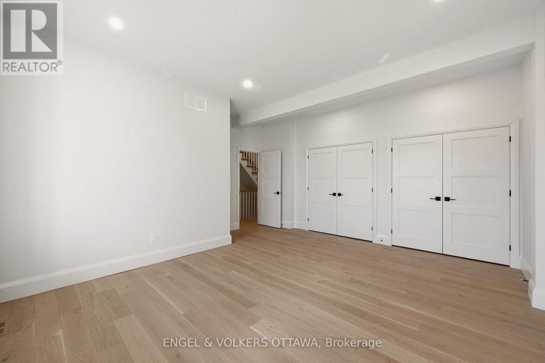 29649230/35-mackay-street/new-edinburgh/ottawa/ontario/K1M2B2_32