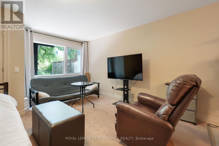 28636681/a-239-fairmont-avenue/civic-hospital/ottawa/ontario/K1Y1X8_28