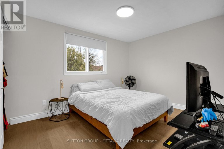 28535998/13-weatherwood-crescent/pineglencountry-place/ottawa/ontario/K2E7C5_34