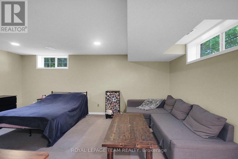 28617518/16-riverbank-court/stittsville-central/ottawa/ontario/K2S1V7_28