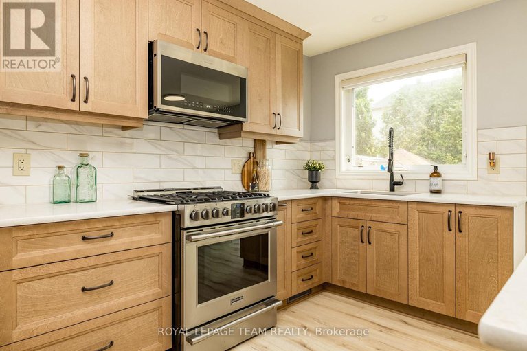 28449853/333-timbertrail-terrace/springridgeeast-village/ottawa/ontario/K4A5A6_13