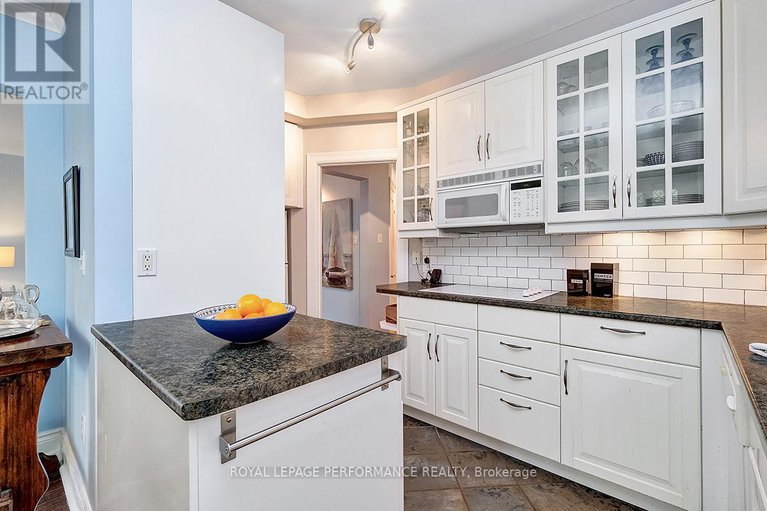 28390175/2-180-augusta-street/sandy-hill/ottawa/ontario/K1N8C1_16