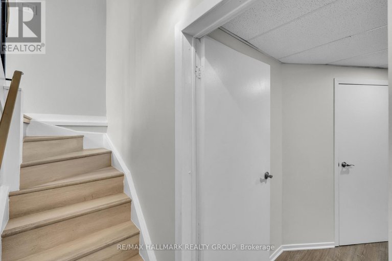 28720847/c-19-banner-road/sheahan-estatestrend-village/ottawa/ontario/K2H8T3_33