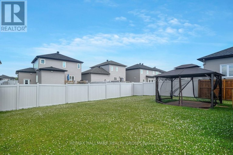 28514908/609-misty-street/village-of-russell/russell/ontario/K4R0G3_38