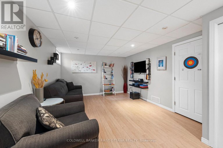 28819610/12-550-straby-avenue/overbrookcastle-heights/ottawa/ontario/K1K1H1_26