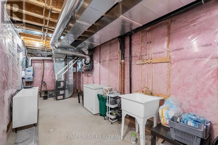 28472373/60-verglas-lane/mer-bleuebradley-estatesanderson-park/ottawa/ontario/K1W0R2_35